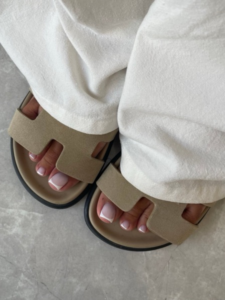 Beauté des pieds french pédicure sandales