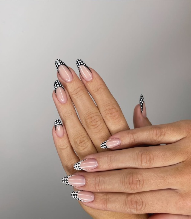 Nail art french dots noir et blanc